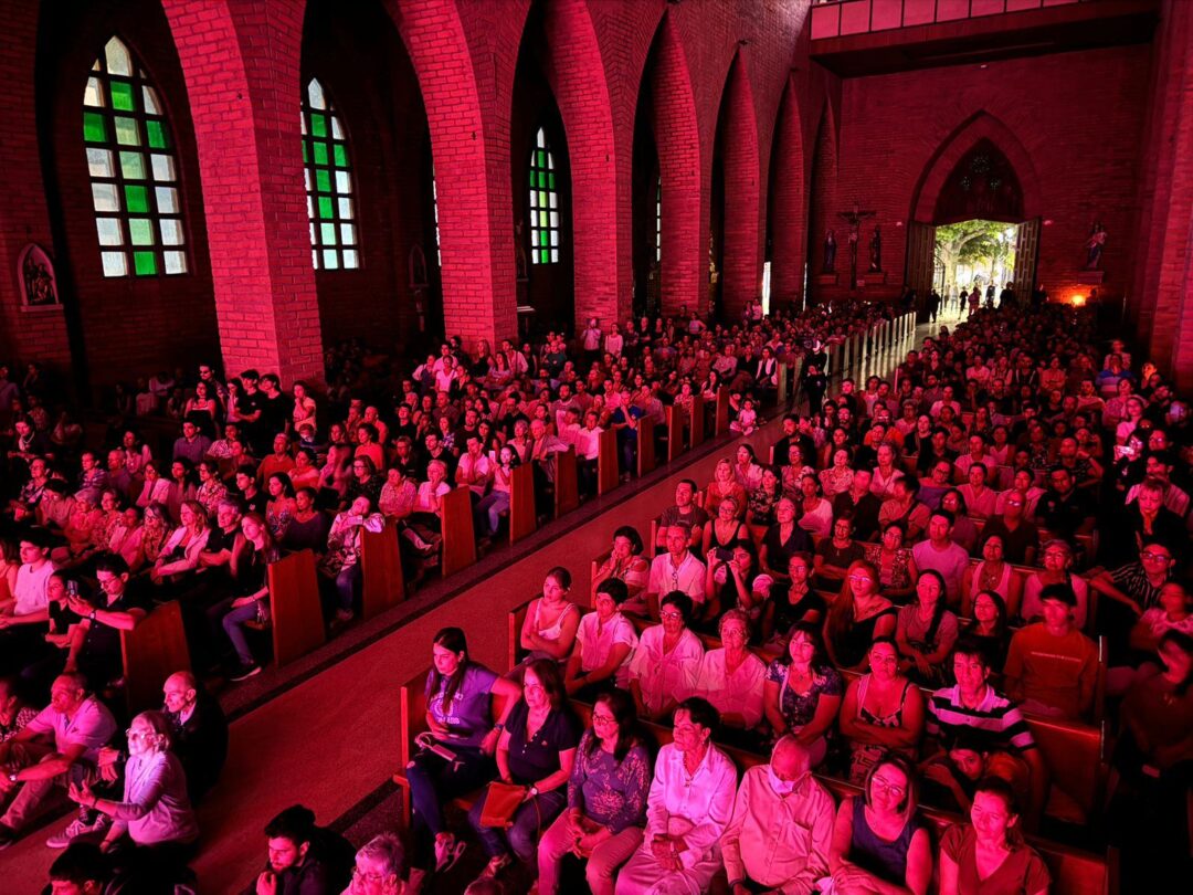 Members of SASO traveled to Medellín, Colombia in the summer of 2024 to perform under the baton of Maestro Linus Lerner for the “IX Linus Lerner International Singing Competition,” an international event that brings together outstanding voices from around the world! The event is presented by The Fundación Prolírica de Antioquia and the Southern Arizona Symphony Orchestra.